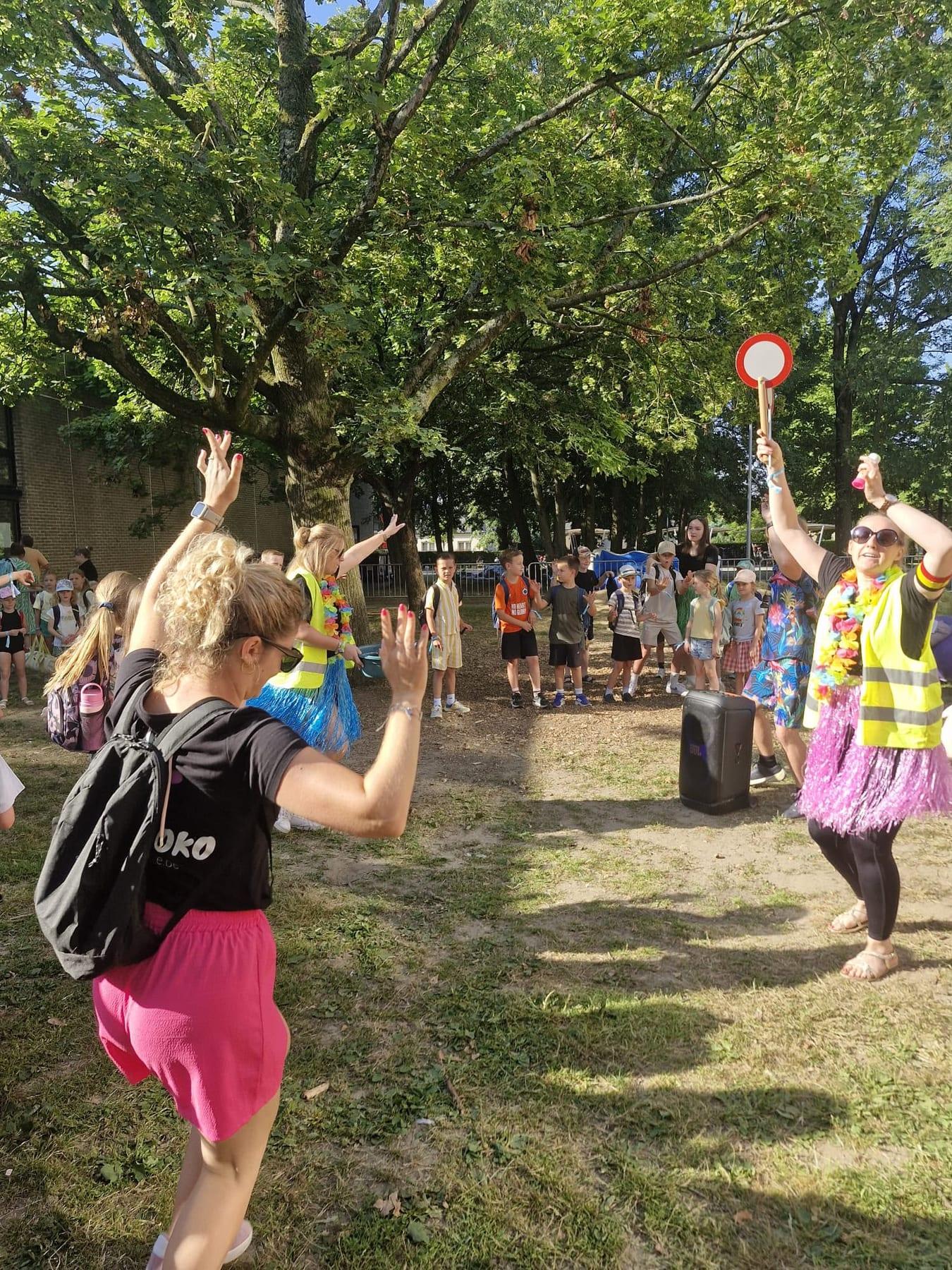 Animators in actie met de kinderen